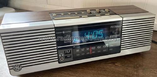 AM/FM/FM Stereo Clock Radio 7-4945A; General Electric Co. (ID = 2907721) Radio