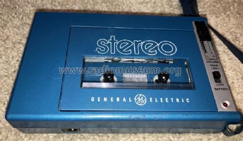 Battery Operated Stereo Cassette Player 3-5270A; General Electric Co. (ID = 2979598) Enrég.-R