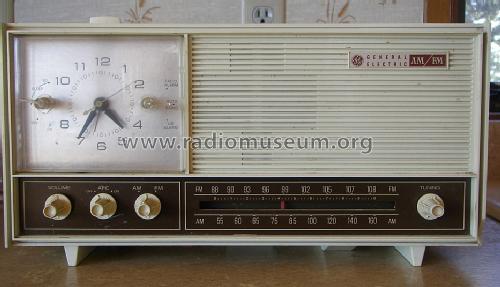 C1520A - White; General Electric Co. (ID = 1460390) Radio