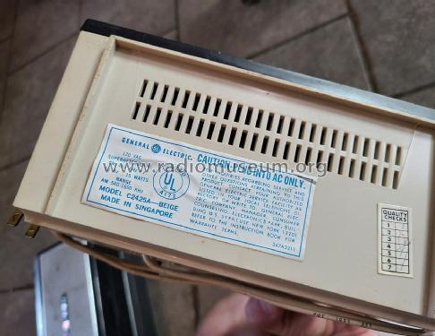 C2425A - Beige; General Electric Co. (ID = 2830039) Radio