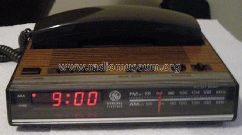 Electronic Digital FM/AM 7-4712; General Electric Co. (ID = 1198219) Radio