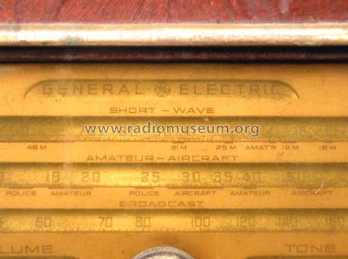 F-85 ; General Electric Co. (ID = 257613) Radio