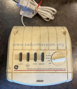 FM/AM Clock Radio 7-4606WHA; General Electric Co. (ID = 2907921) Radio