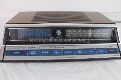 Electronic Touch Control Clock Radio 7-4662A; General Electric Co. (ID = 2253988) Radio