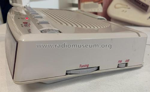 FM/AM Electronic Digital Clock Radio 7-4657A; General Electric Co. (ID = 2907934) Radio