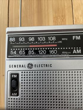 FM/AM Radio 7-2582D; General Electric Co. (ID = 2892951) Radio