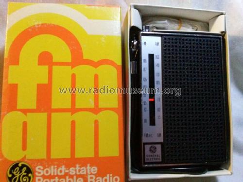 FM AM Solid State Portable Radio P4720B; General Electric Co. (ID = 2410711) Radio