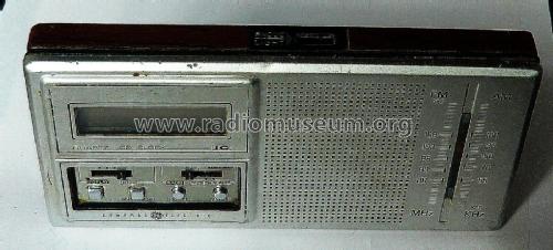 LCD Clock AM/FM Radio 7-2100B; General Electric Co. (ID = 2027202) Radio