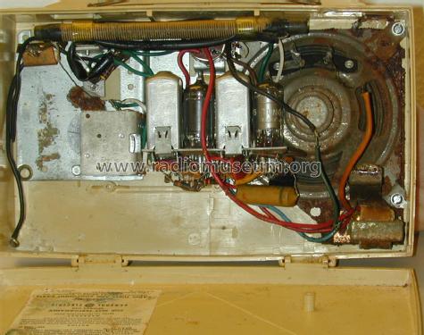 P-700; General Electric Co. (ID = 740493) Radio