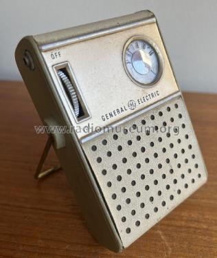 P-825A ; General Electric Co. (ID = 2849774) Radio