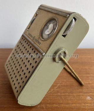 P-825A ; General Electric Co. (ID = 2849775) Radio