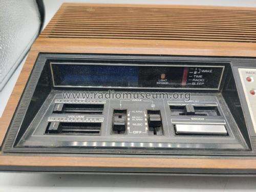 Programmable Clock Radio 7-4885A; General Electric Co. (ID = 2858429) Radio