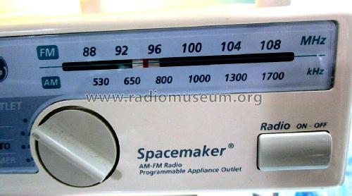 Spacemaker AM-FM Radio 7-4232A; General Electric Co. (ID = 2908113) Radio