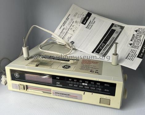 Spacemaker® - AM FM Radio - Cassette Player 7-4260A; General Electric Co. (ID = 2824511) Radio