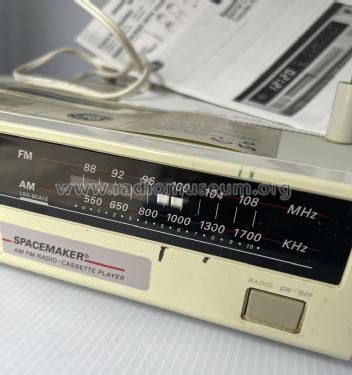 Spacemaker® - AM FM Radio - Cassette Player 7-4260A; General Electric Co. (ID = 2824512) Radio