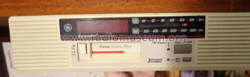 Spacemaker AM/FM Stereo Radio 7-4275A; General Electric Co. (ID = 1523555) Radio