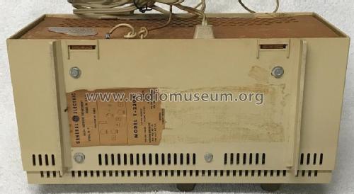 T-230A ; General Electric Co. (ID = 2810684) Radio