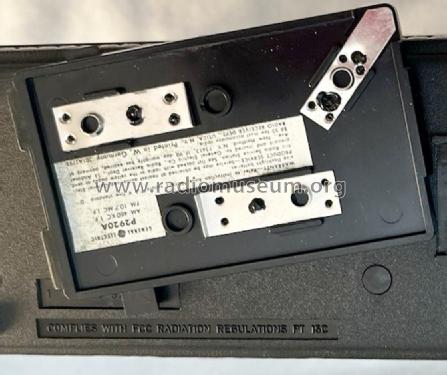 World Monitor 5-Band Radio P2920A Ch= R14GE; General Electric Co. (ID = 3140369) Radio