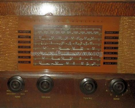 X317D2 ; General Electric Co. (ID = 1606895) Radio