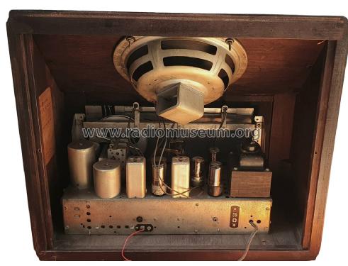 B-409; General Electric Do (ID = 2802350) Radio