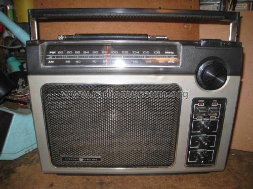 Radio AM/FM EE7-2880B; General Electric Co. (ID = 2052837) Radio