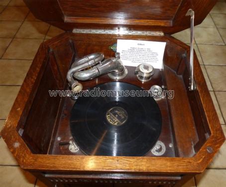 Gramophone Console - Standgrammophon ; Gilbert & Co. Ltd., (ID = 2164179) TalkingM