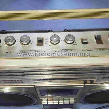 AM/FM Stereo Cassette Radio TSR-581; Gold Star Co., Ltd., (ID = 2985862) Radio