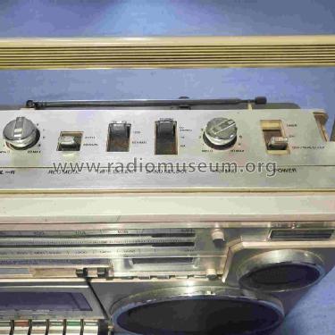 AM/FM Stereo Cassette Radio TSR-581; Gold Star Co., Ltd., (ID = 2985863) Radio