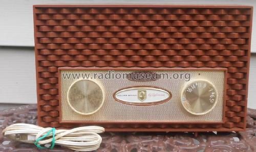 Gloritone by Sylvania 6011; Golden Shield; Great (ID = 3045695) Radio