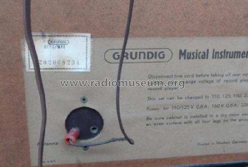 Musical Instrument 8090WFE/3D; Grundig Radio- (ID = 1549849) Radio