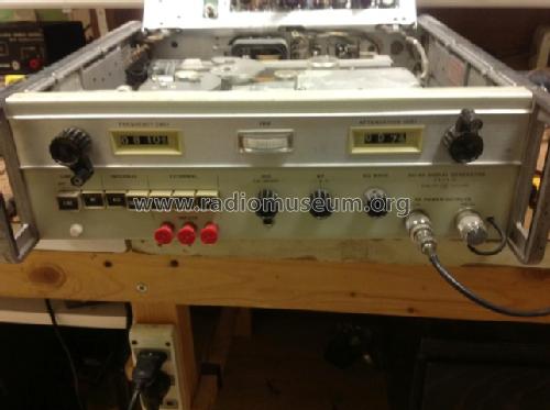 Signal generator 8614A; Hewlett-Packard, HP; (ID = 1543888) Equipment