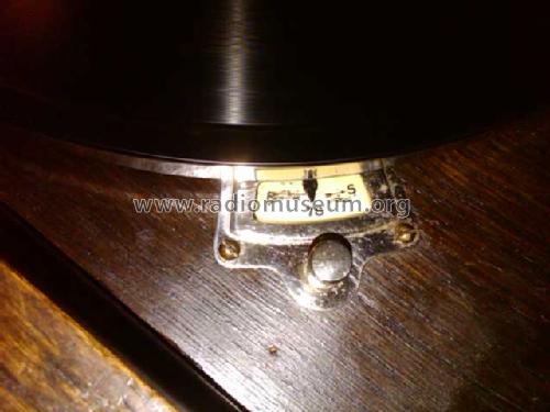 Upright Grand 157; HMV Brand, His (ID = 1306805) TalkingM