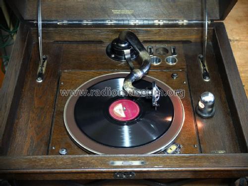 Upright Grand 193; HMV Brand, His (ID = 2400692) TalkingM