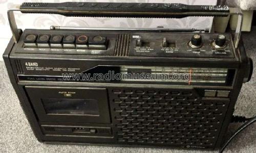 FM/SW/MW/LW Radio Cassette Recorder TRK-5220 E; Hitachi Ltd.; Tokyo (ID = 2104250) Radio