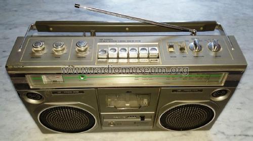 FM/SW2/SW1/MW Stereo Cassette Recorder TRK-7500W; Hitachi Ltd.; Tokyo (ID = 2273847) Radio