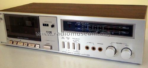 Stereo Cassette Tape Deck D-E25; Hitachi Ltd.; Tokyo (ID = 1645674) R-Player