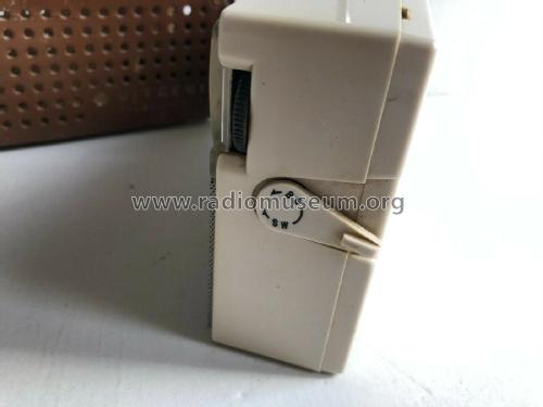 2 Band Transistor 9 WH-901; Hitachi Ltd.; Tokyo (ID = 2673137) Radio