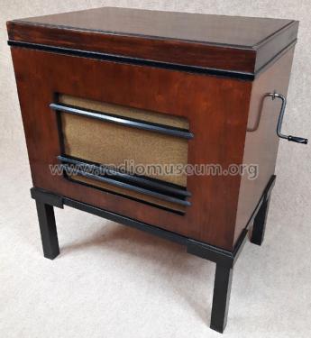 Modern Console Gramophone 153; HMV Brand, His (ID = 3086599) TalkingM