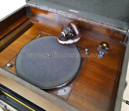 Modern Console Gramophone 153; HMV Brand, His (ID = 3086600) TalkingM