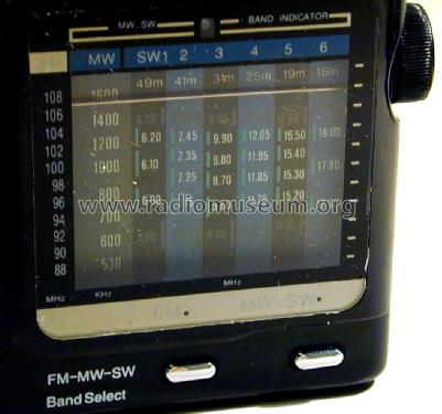 World Receiver Multi Band WR-688; International (ID = 2451043) Radio