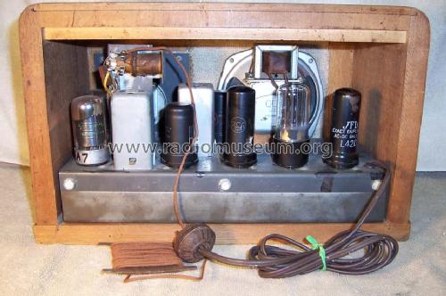 Unknown Table Radio ; Karola Corp. Radio & (ID = 459150) Radio