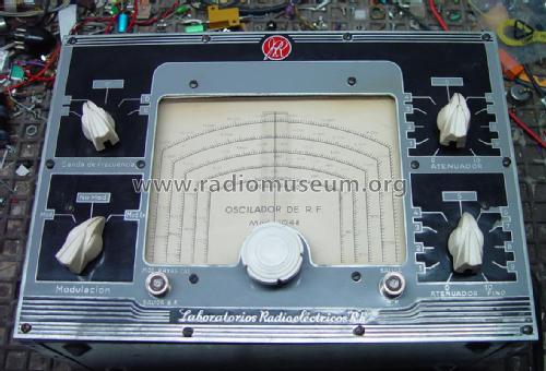 Oscilador de R.F. 1048; Laboratorios Radioel (ID = 2315531) Equipment