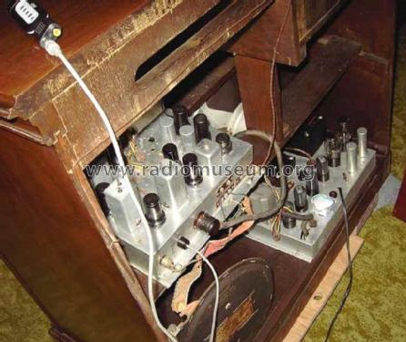 342K CR-202C and AMP-109; Magnavox Co., (ID = 2656308) Radio