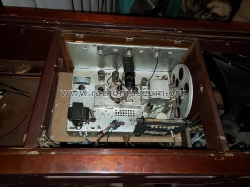 Concert Grand 1ST205H; Magnavox Co., (ID = 2305690) Radio