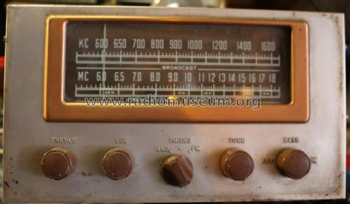 CR-199D ; Magnavox Co., (ID = 2703777) Radio