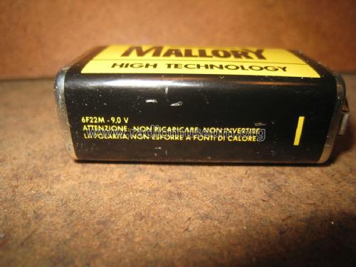 High Technology - 9 Volt Transistor Battery 6F22M; Mallory, P.R. & Co.; (ID = 2058127) A-courant