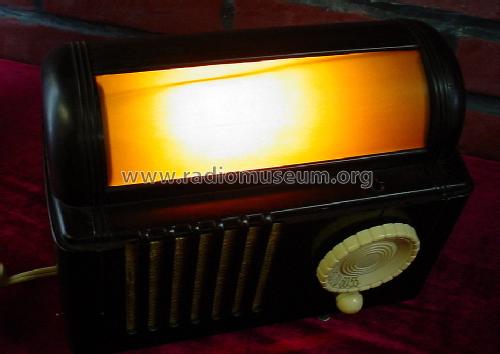 1250 'Lullaby' Bed Lamp Radio ; Mitchell Mfg. Co., (ID = 1466112) Radio