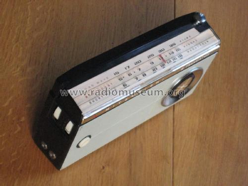 8X-910 L; Mitsubishi Electric (ID = 2374002) Radio