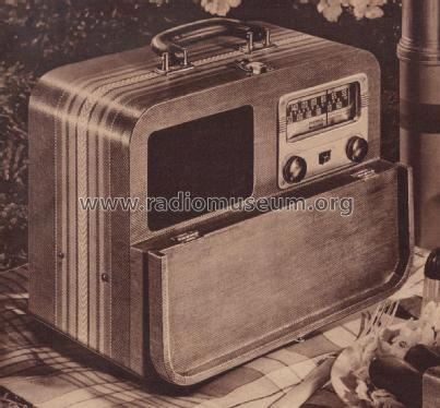 04WG-2672 Order= P362 B 2672 ; Montgomery Ward & Co (ID = 1946283) Radio