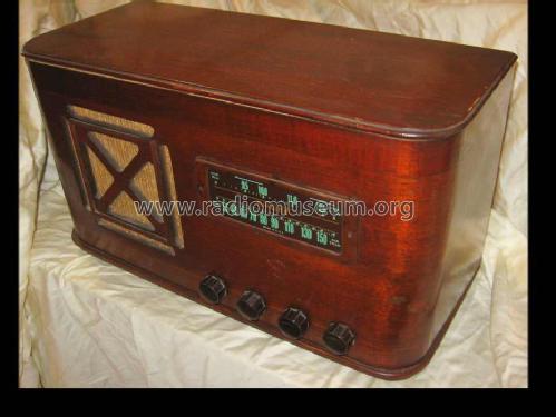 04WG-622A ; Montgomery Ward & Co (ID = 1432478) Radio